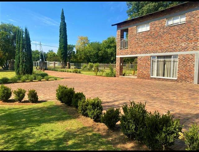 4 BEDROOM HOUSE FOR SALE IN THREE RIVERS